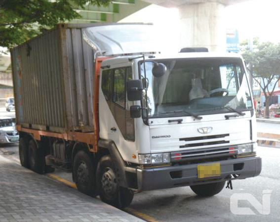 카고트럭에 적재한 컨테이너. 안전운임제가 시행되면서 이런 차량들이 부쩍 늘고 있는 것으로 파악되고 있다.