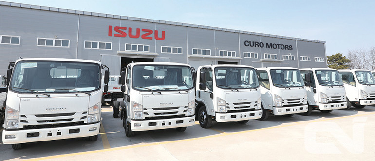 3.5톤 엘프 트럭들. 내년초 새롭게 출시될 2.5톤 엘프와 외관이 비슷할 것으로 보인다.