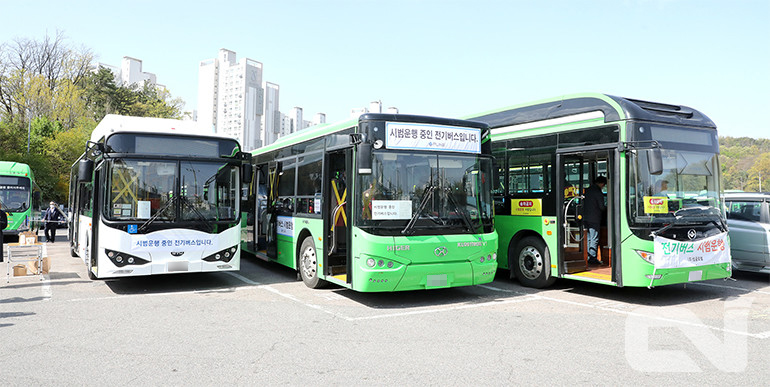 지난해 상반기 서울시 전기버스 주행테스트 모습.