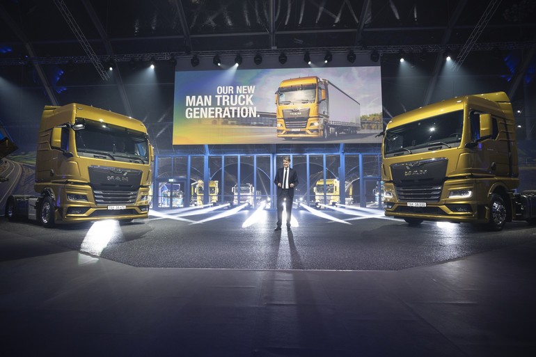 지난해 2월 스페인 빌바오 항에서 열린 론칭 행사에서 요아킴 드리스(Joacim Drees) 만트럭버스 회장은 이번 시리즈를 두고 “더 깨끗하고, 더 똑똑하고, 더 안전한 트럭”이라고 소개했다.