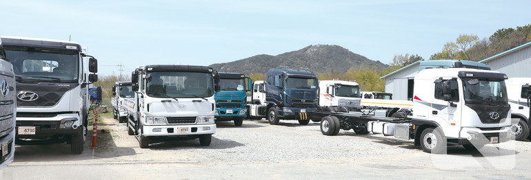 특장차 선호도가 높았던 메가트럭이 오는 6월을 끝으로 단종되면서 국내 특장업계가 대체차종 찾기에 고심을 거듭하고 있다.