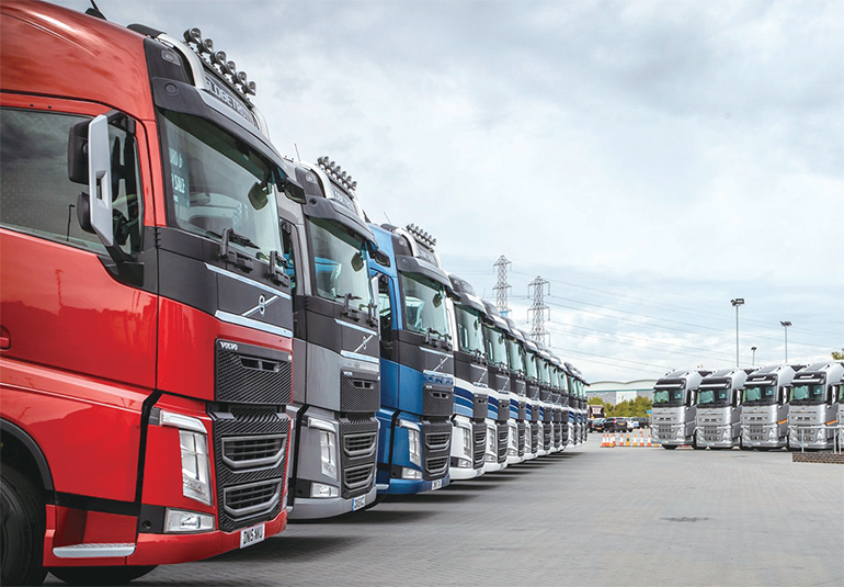 허위매물이 판을 치는 국내 중고차 시장과 달리 유럽은 상용차업체 7개사가 모두 중고트럭 시장에 진출함으로써 신차 시장 수준의 투명성과 신뢰성, 가격안정화를 이끌어 내고 있다. 사진은 볼보 중고트럭 진영모습.