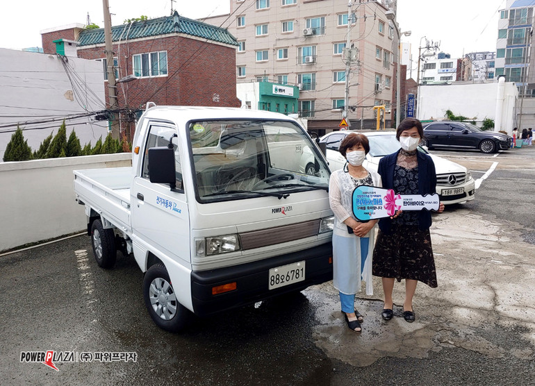 파워프라자가 지난 18일 한아바이오에 0.5톤 전기화물차 '라보ev피스'를 공급했다.