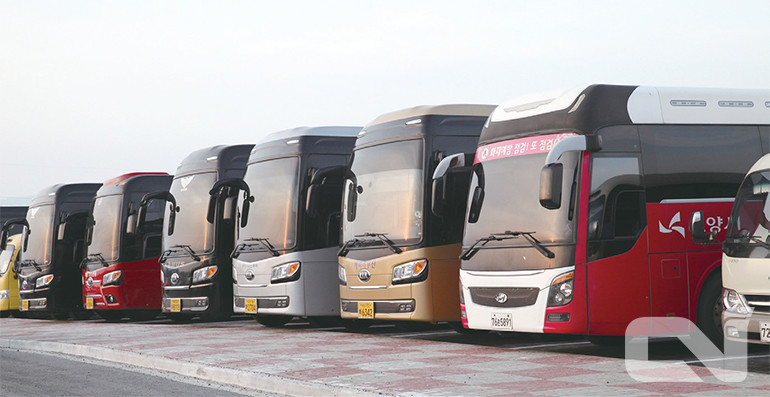 유와 CNG를 연료로 하는 버스가 크게 감소하고 있는데 반해, 전기버스는 큰 폭으로 증가하고 있다. 사진은 고속형 디젤버스