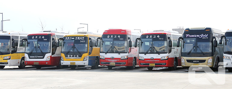 국토부는 지난 2일 전세버스의 차령을 '11+2'로 연장하는 개정안을 입법예고했다.