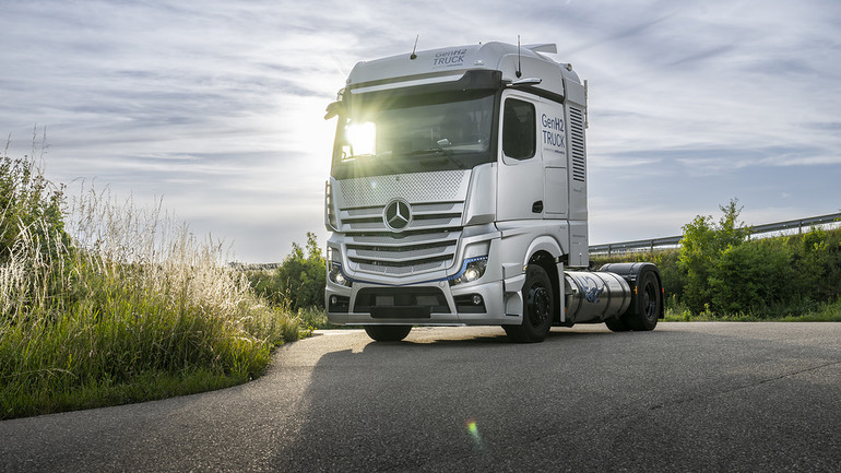 독일 다임러트럭이 ‘액체 수소’를 활용한 대형 수소트럭 개발에 돌입한다.