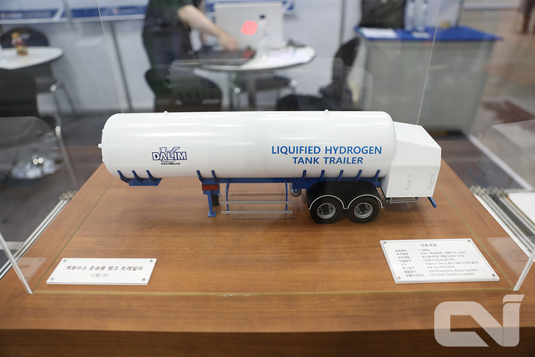 디앨은 1톤급 액화수소 운송용 트레일러의 실증을 마쳤으며, 향후 3톤급 양산에 돌입할 계획이다.