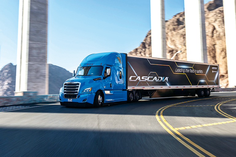 다임러트럭 북미가 자율주행시스템을 장착한 대형 트랙터 '카스카디아(Cascadia)'를 고속도로 테스트 주행한다.
