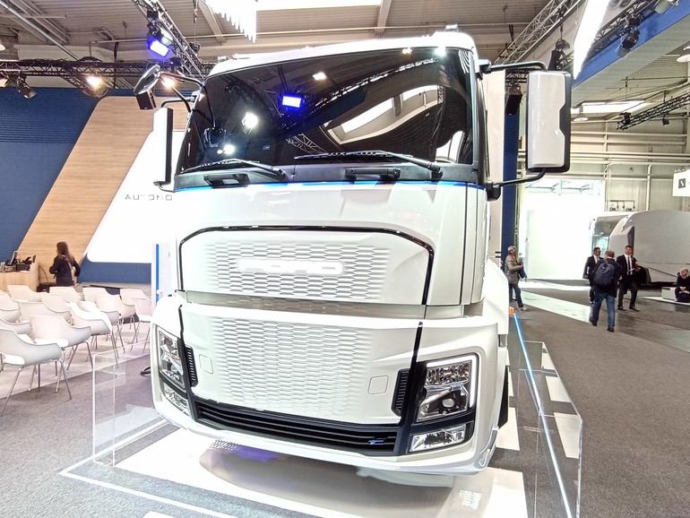 포드가 공개한 중대형 전기트럭 시제품 모델.