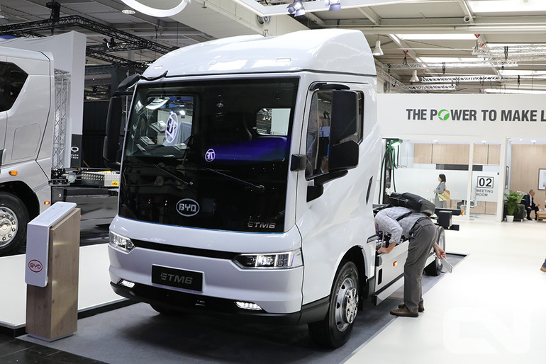 비야디 ETM6는 도심 택배용 모델로 제작된 총중량 7.5톤급 전기트럭이다.