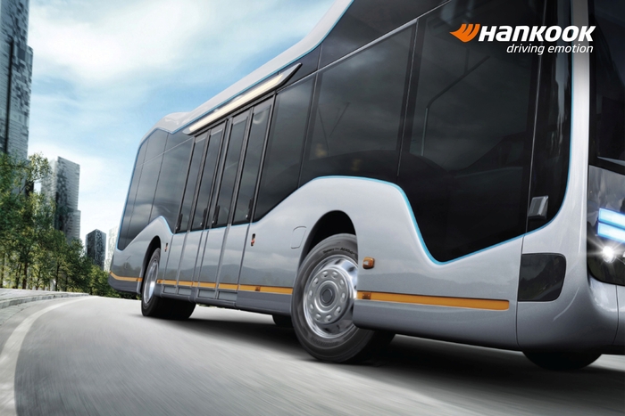 한국타이어앤테크놀로지(이하 한국타이어)가 국내 전기 트럭·버스 전용 타이어 브랜드 '아이온'을 론칭한다고 17일 밝혔다.