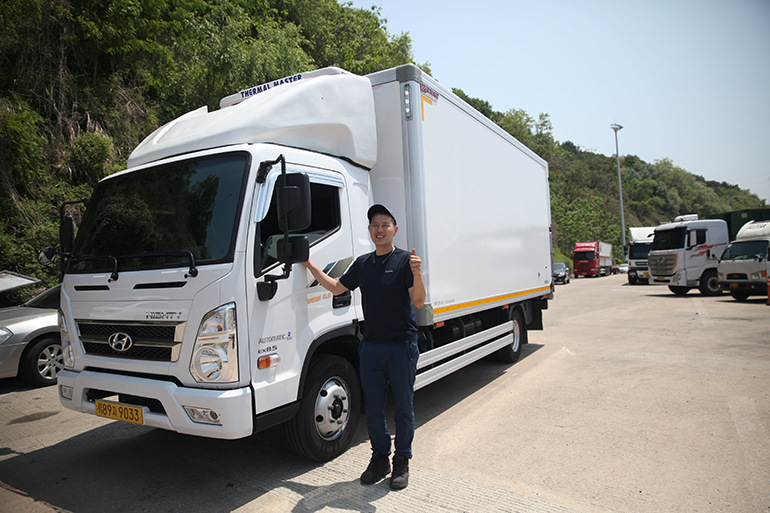 앨리슨트랜스미션이 현대자동차의 준중형 트럭 마이티를 19만 2,000km 무사고 주행한 고객에게 소정의 선물을 증정하는 감사 이벤트를 가졌다.