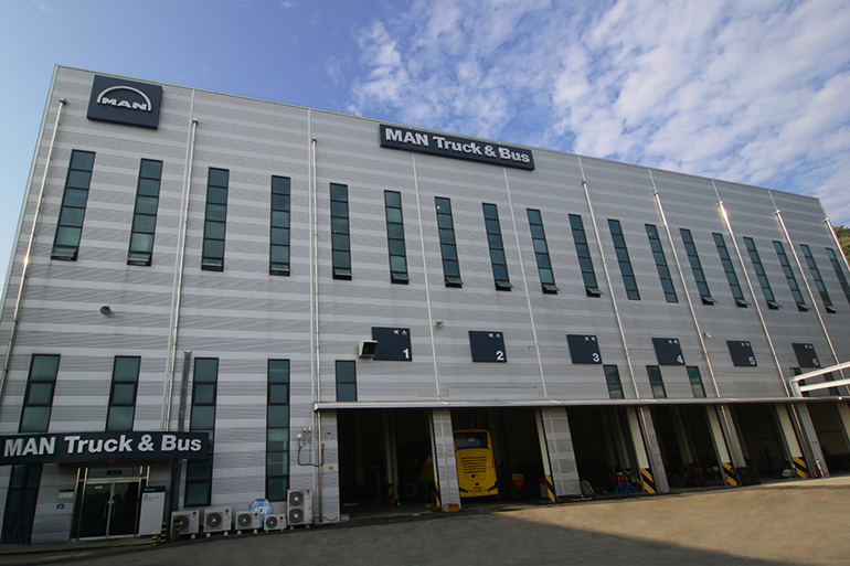 만트럭버스코리아가 경기도 평택에 위치한 '만트럭버스 오산'을 확장 이전했다고 25일 밝혔다.