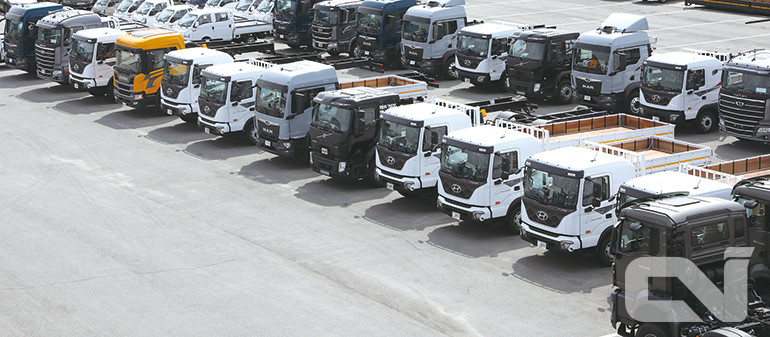 올해 3분기 판매(신차 신규등록 기준)된 준중형 이상 트럭(적재중량 2톤 이상 카고+특장차, 트랙터, 15톤 및 25.5톤 이상 덤프트럭)은 총 8,383대로 전년 동기(7,573대) 대비 10.7%, 올해 2분기(7,321) 대비 14.5% 상승했다.