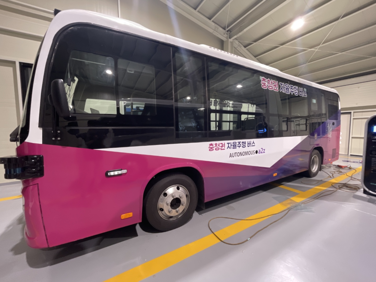 오송역-세종시외버스터미널 구간을 달리게 될 우진산전 '아폴로750 전기버스'의 모습.