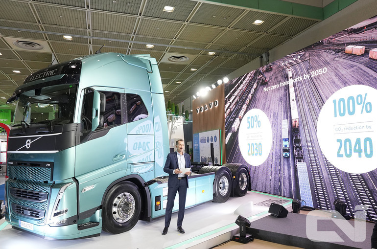 요한 셀벤(Johan Selvén) 볼보트럭 인터내셔널 영업 총괄 부사장이 글로벌 상용차 시장에서의 볼보 전기트럭 경쟁력을 설명하고 있다.