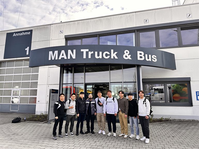 만트럭코리아의 정비양성교육 아우스빌둥 우수졸업생들이 만트럭버스 독일본사를 방문했다.