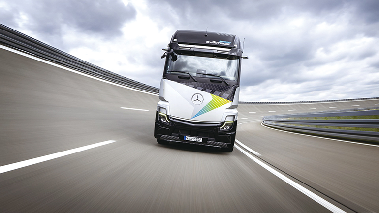 메르세데스-벤츠트럭이 신규 대형전전기트럭 ‘e악트로스 600(eActros 600)'을 오는 10월 최초 공개할 계획이다.