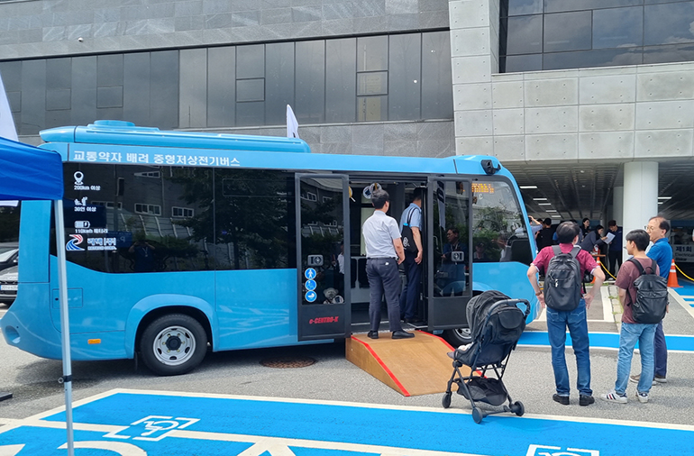 리텍이 지난 5월 국내에 출시한 전기저상버스 ‘e센트로케이(e-CENTRO-K)’’