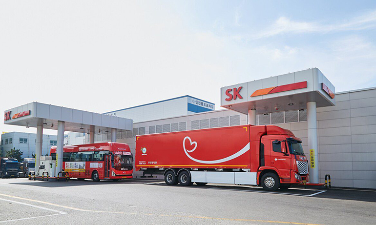 SK에너지가 지난 4일 인천 중구 신흥동에 위치한 인천 내트럭하우스에서 '내트럭인천 수소충전소'의 준공식을 열었다.