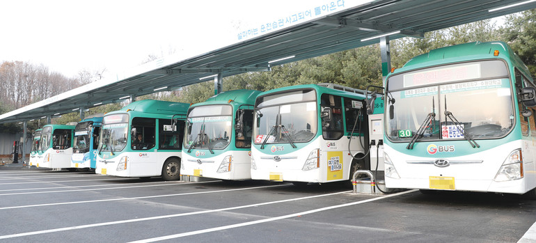 올 상반기 친환경버스는 정부와 지자체의 활발한 구매 보조정책에 힘입어 CNG버스(409대)보다도 많은 판매량을 기록했다.