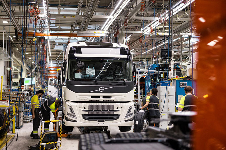 볼보트럭은 전기트럭 생산량을 확대하기 위해 벨기에 겐트에 위치한 공장에서 대형 배터리 전기트럭의 양산에 돌입했다.