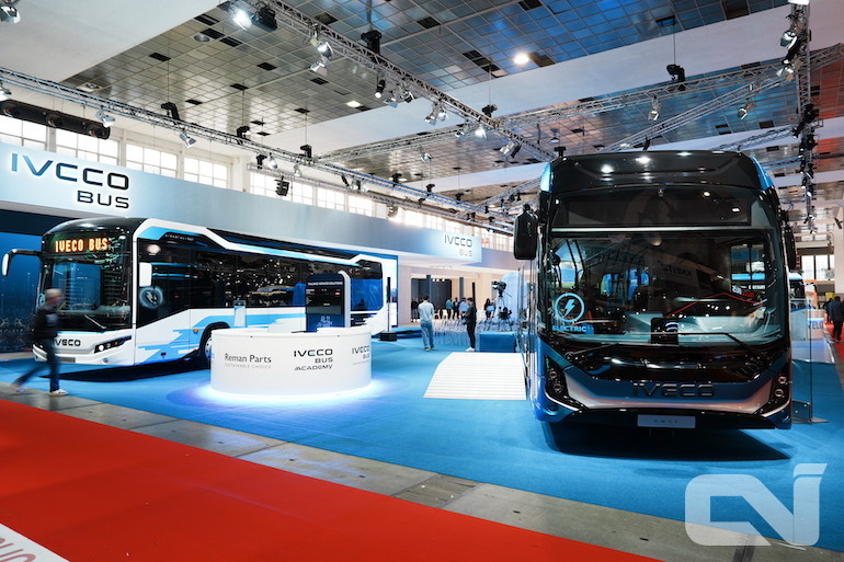 이베코는 무탄소배출을 실현시키기 위해 현대자동차와 협약을 맺고 전장 12m급 'e웨이 H2' 모델을 월드프리미어로 공개했다. 