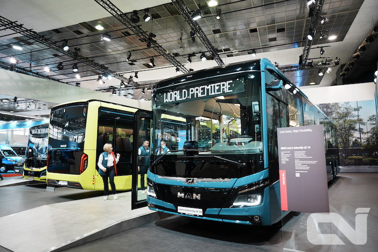 만트럭버스는 이번 전시에 월드프리미어 모델을 포함하여 5대의 버스를 출품했다.