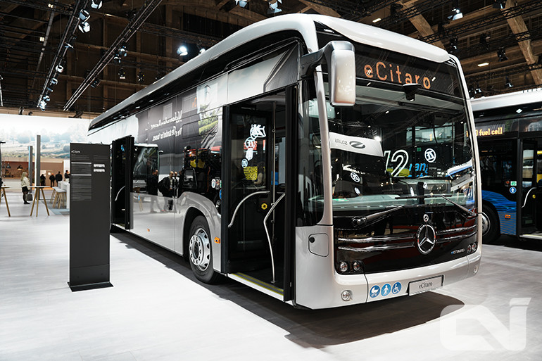 메르세데스-벤츠의 전장 12m급 대형 전기버스 'e시타로'가 전시됐다.