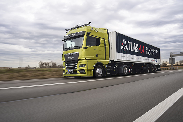 만트럭은 독일의 화물 운송 허브 사이 고속도로에서 아틀라스-L4 프로젝트를 진행하고 있다.