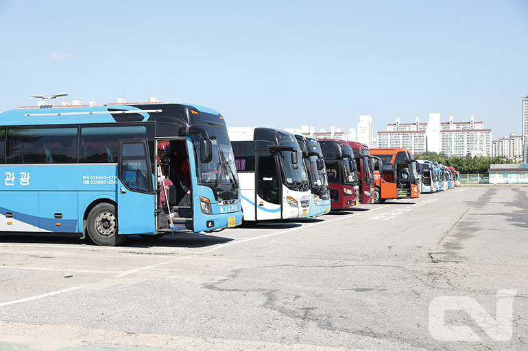 지난달 버스 832대의 버스가 신규 등록됐으며, 이 가운데 중형트럭의 판매량이 전월 대비 2배 이상 늘어난 것으로 조사됐다.