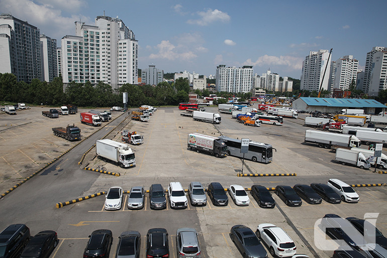 노후화된 서부트럭터미널의 개발이 본격화됐다. 사진은 지난 9월 서부트럭터미널의 전경.