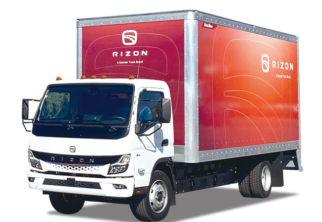 다임러트럭은 도심운송에 최적화된 중형 전기트럭을 선보이기 위해, 새로운 브랜드 ‘라이즌(RIZON)’을 공개했다. 라이즌의 상위모델인 'L'모델에는 총 3개의 배터리 팩이 탑재되며, 1회 충전으로 최대 271km까지 주행할 수 있다.
