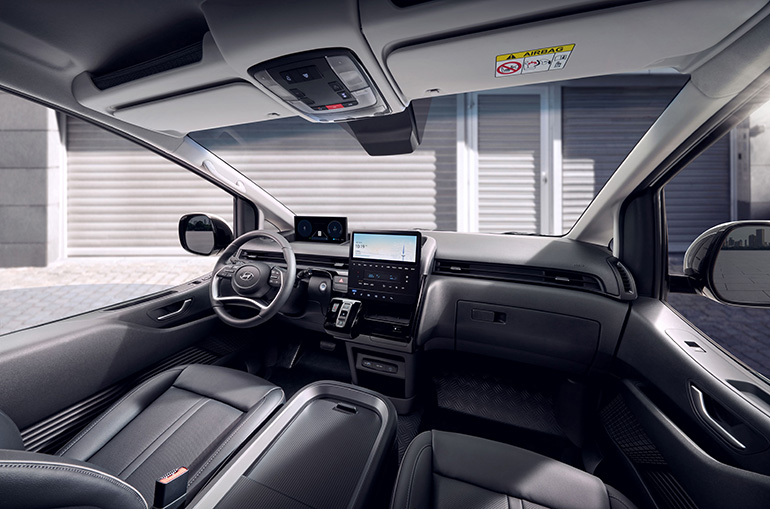 승용차와 동등한 수준의 편의 및 안전장비를 챙겼다.