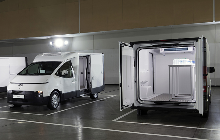 넓고 낮아진 적재함은 기존 1톤 트럭 대비 화물 적재와 내부 작업이 편리해졌다는 장점이 있다.