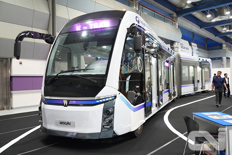 우진산전의 대량 수송 능력을 갖춘 양문형 전기 굴절버스 ‘S-BRT’