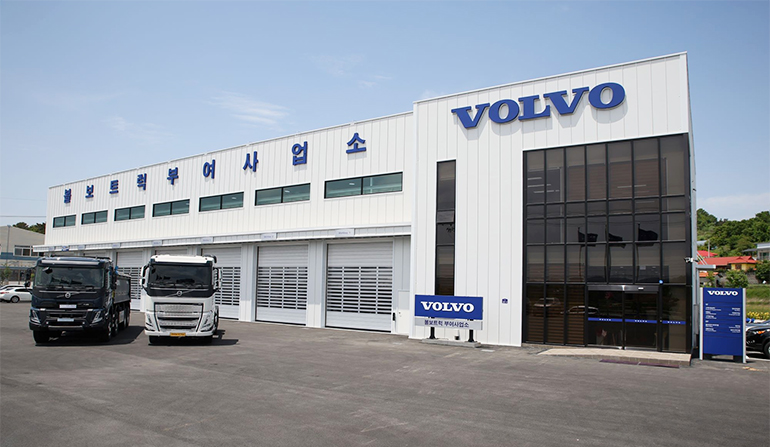 지난 23년간  충남 지역 서비스 거점으로 중추 역할을 해온 볼보트럭코리아 부여 사업소가 기존 대비 4배 큰 규모로 확장 개소했다.