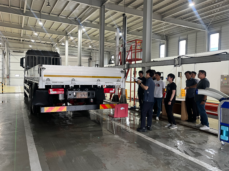 한국교통안전공단은 지난해 6월 소규모 자동차제작자의 인증 전문성을 향상시키고 미래차로의 전환을 지원하기 위해 ‘첨단특장차 미래차 전환 인력양성 교육’을 실시했다.