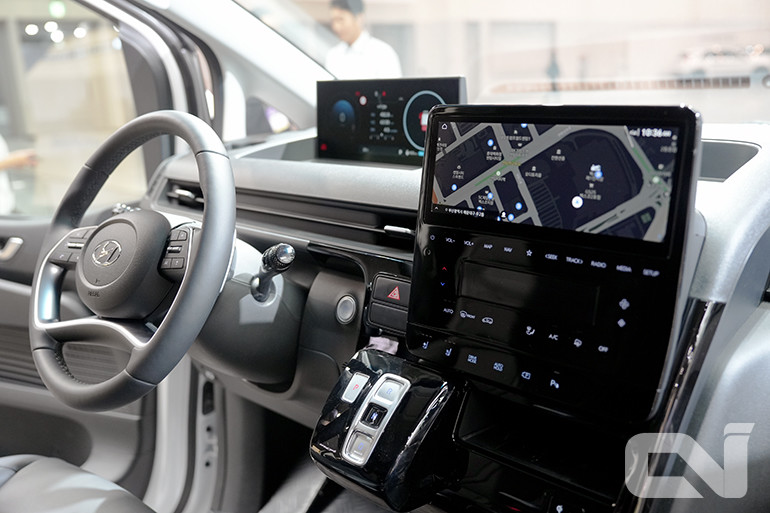 현대차의 미니밴 '스타리아'와 동일한 형태의 실내 