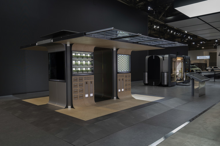 2024 부산모빌리티쇼 현대차관에 전시된 공공 모빌리티 콘셉트 '스페이스 파빌리온'과 '스페이스 모빌리티'