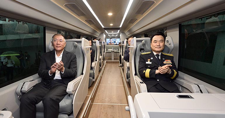 현대차는 전국 각 지역 소방관을 위해 회복지원차 8대를 기증했다. 