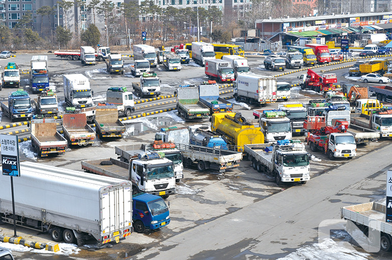 전체 화물차 시장 규모가 커지는 가운데, 10년 이상 노후 화물차 비율은 2015년 45.3%에서 2021년 38.2%로, 7.1%p 하락했다. 