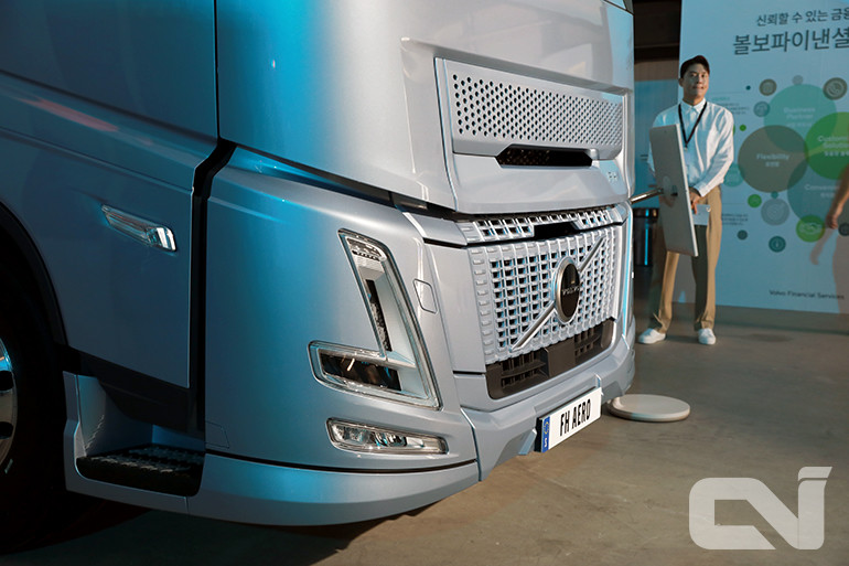 새로운 디자인은 공기 저항과 연료 손실을 최소화하도록 했다.