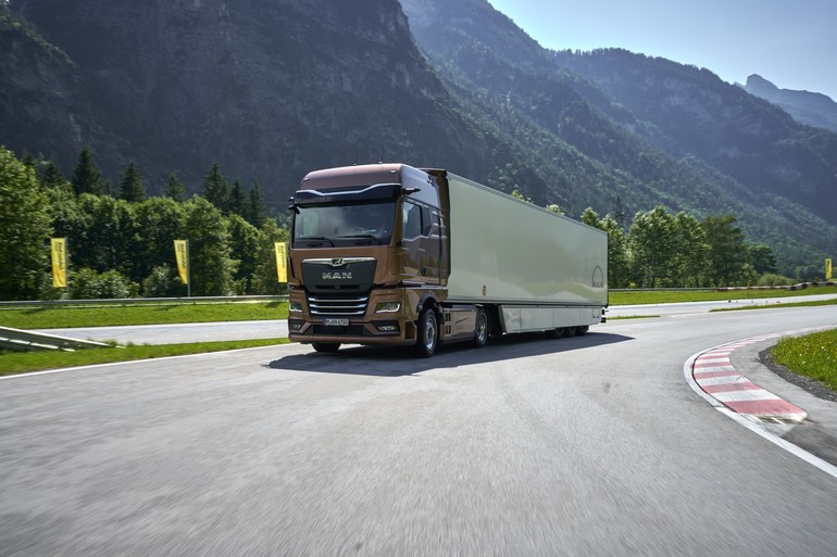 D30 엔진의 ‘MAN 파워 라이언(Power Lion)’ 시리즈