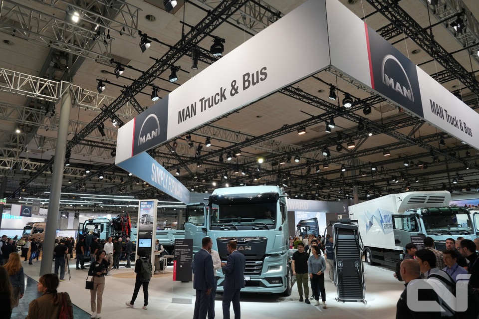 만트럭버스는 ‘비즈니스 단순화(Simplifying Business)’라는 브랜드 슬로건 아래 전기, 수소, 디젤 등 다양한 구동 기술을 적용한 트럭 포트폴리오를 공개하며 상용차 시장의 미래를 제시했다.