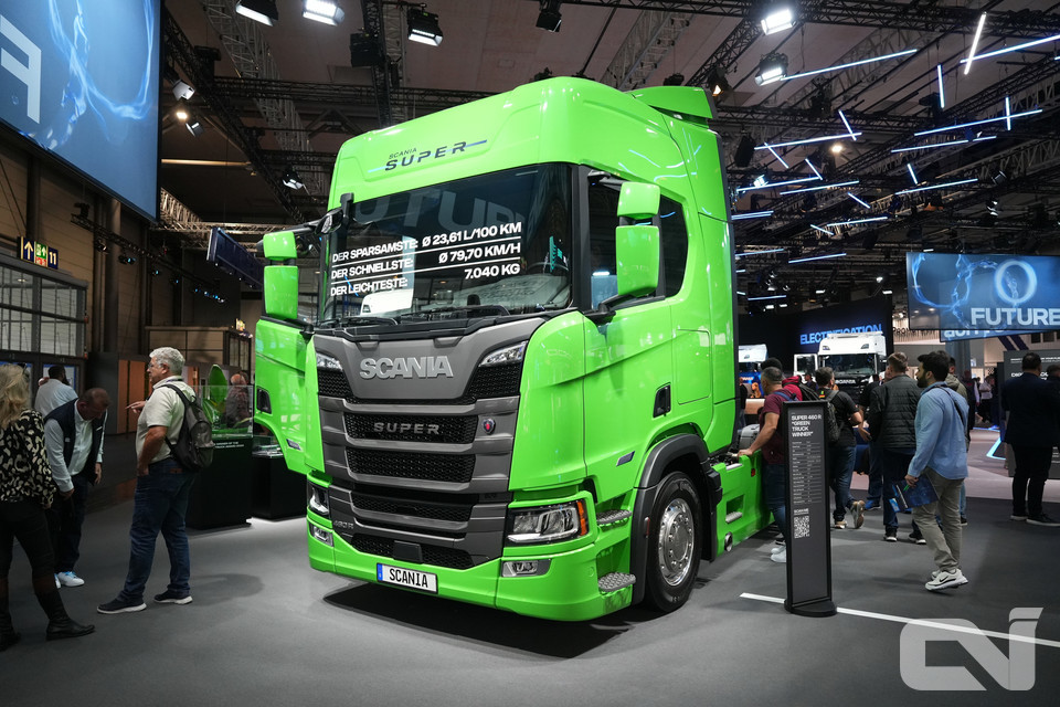 ‘스카니아 슈퍼(Super) 460R’ 모습. 460R은 독일의 권위 있는 ‘그린 트럭(Green Truck)’ 비교 테스트에서 우승을 차지했다.