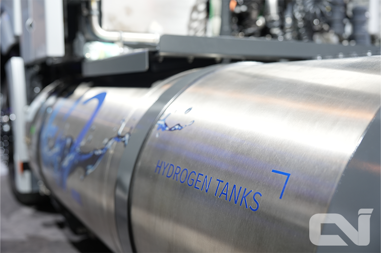 GenH2에 장착되는 수소탱크.