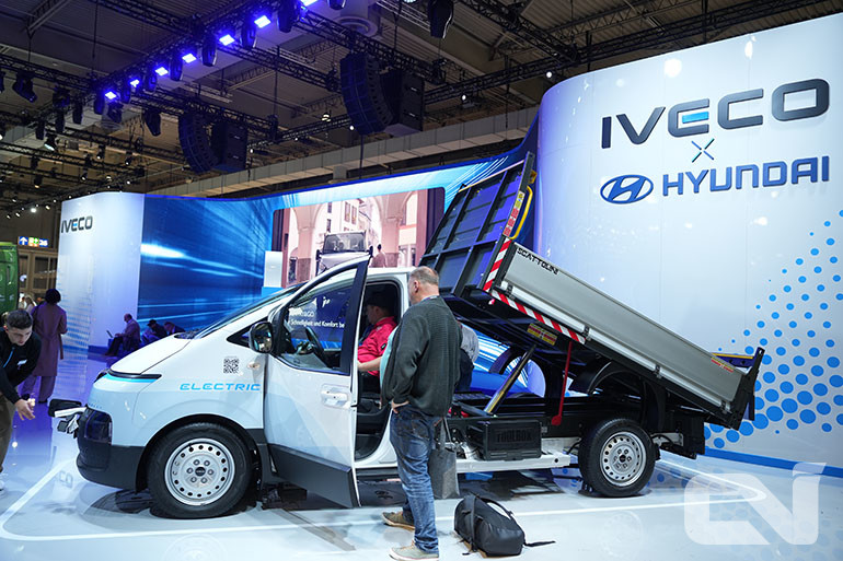 이베코와 현대자동차와 손잡고 유럽 LCV시장에 2.5톤급에서 3.5톤급 세그먼트의 트럭 'e무비(eMovvy)'를 처음 선보였다.