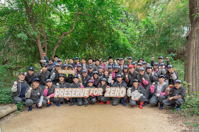 미쉐린코리아가 '프리저브 포 제로(Preserve for ZERO)' 생태공원 환경 보호봉사활동을 진행했다. 