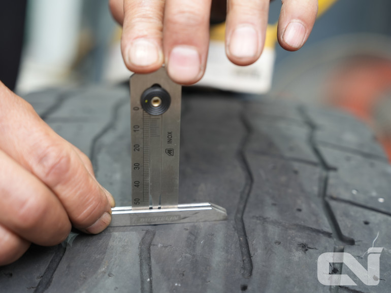 안전 고무를 해치지 않는 범위 내에서 리그루빙이 진행된다.